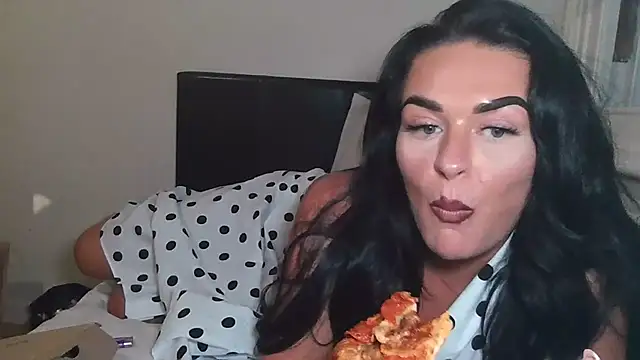 Snapshot of Isabellaaxx chatting on 07.15.26 Isabellaaxx online show from 07.15.26