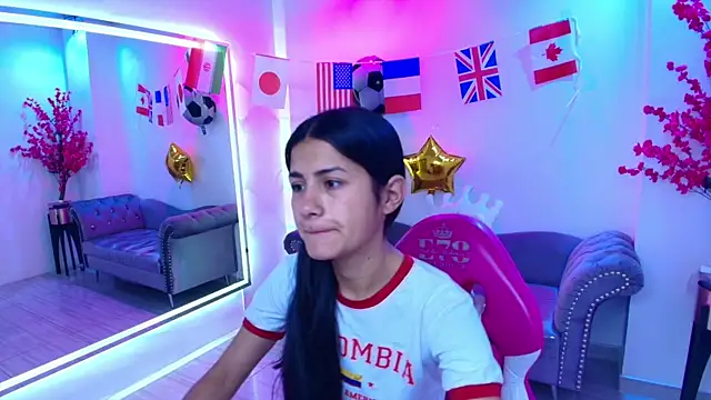 Snapshot of Oriana_wood chatting on 07.16.26 Oriana wood online show from 07.16.26