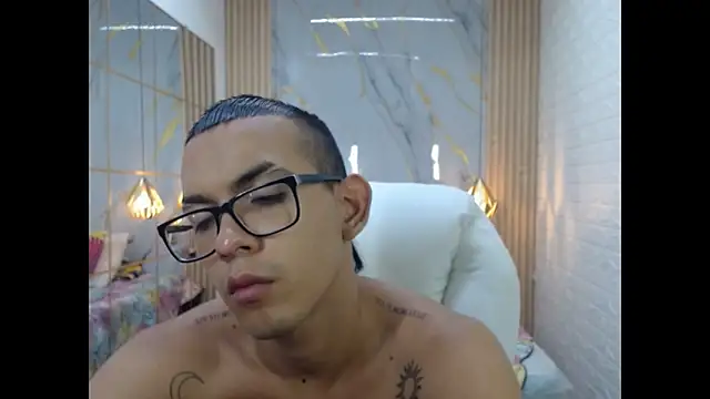 Snapshot of maximiliano_hotdevil chatting on 05.27.26 maximiliano hotdevil online show from 05.27.26