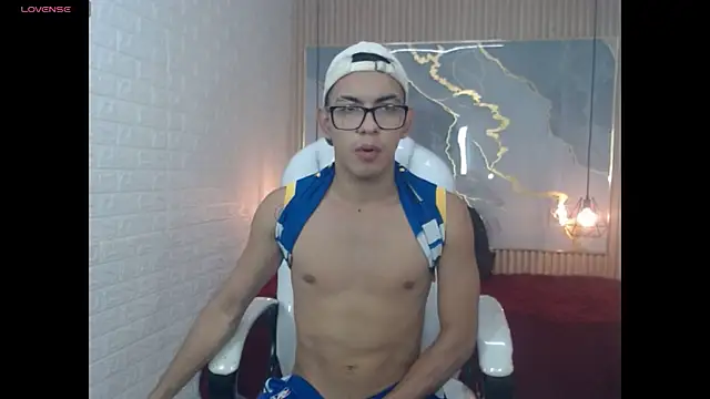 Snapshot of maximiliano_hotdevil chatting on 05.27.26 maximiliano hotdevil online show from 05.27.26