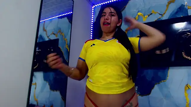 Yasmine Tapias online show from 07.07.26