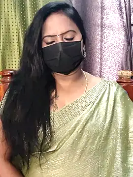 Snapshot of Meera_mia chatting on 05.27.26 Meera mia online show from 05.27.26