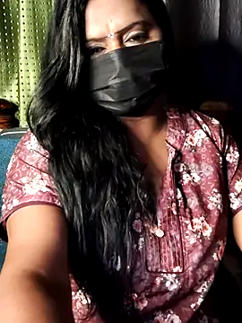 Snapshot of Meera_mia chatting on 05.27.26 Meera mia online show from 05.27.26