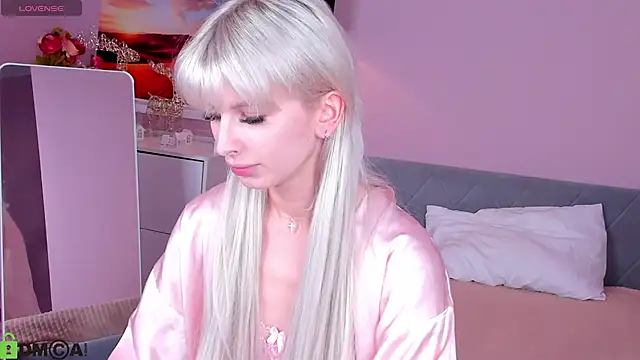 Snapshot of lura_lust chatting on 07.27.26 lura lust online show from 07.27.26