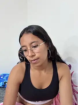 Snapshot of Violetlove_ chatting on 06.18.26 Violetlove online show from 06.18.26