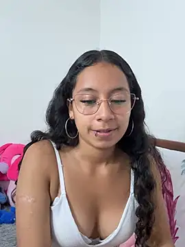 Snapshot of Violetlove_ chatting on 06.24.26 Violetlove online show from 06.24.26