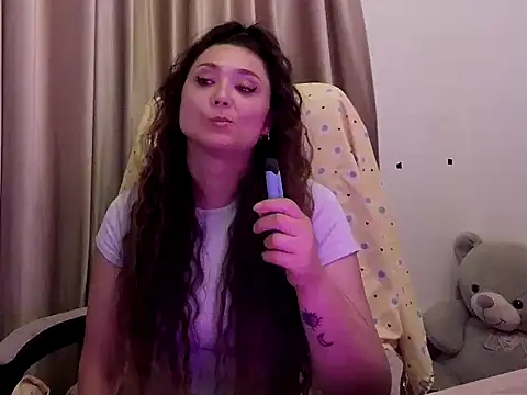 Snapshot of Lola_Creolla chatting on 05.27.26 Lola Creolla online show from 05.27.26