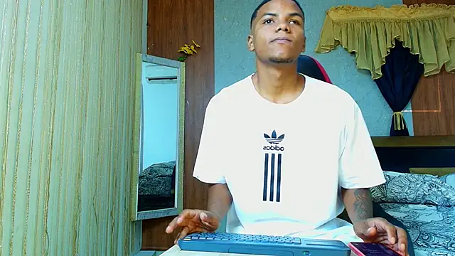 Snapshot of artur_collins_ chatting on 05.27.26 artur collins online show from 05.27.26