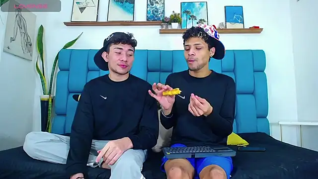 STRANGER BOYS online show from 07.04.26