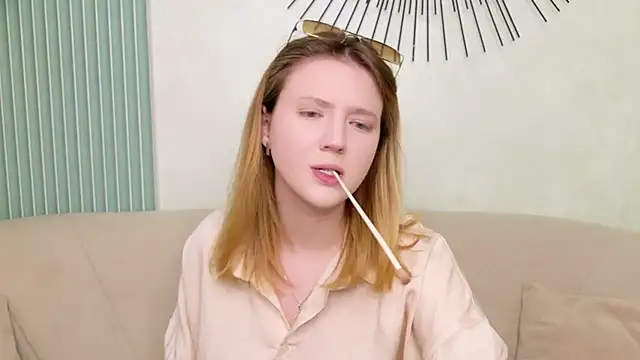 Snapshot of Laura_Stellar chatting on 07.28.26 Laura Stellar online show from 07.28.26
