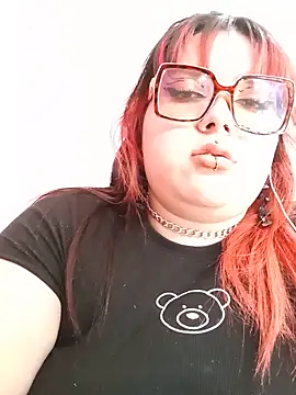 Snapshot of curvy_latina chatting on 06.26.26 curvy latina online show from 06.26.26