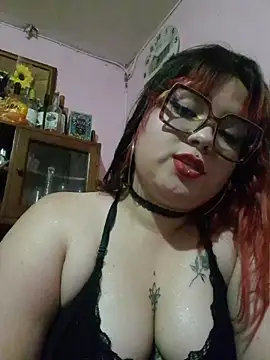 Snapshot of curvy_latina chatting on 07.12.26 curvy latina online show from 07.12.26