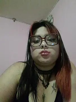 Snapshot of curvy_latina chatting on 07.19.26 curvy latina online show from 07.19.26