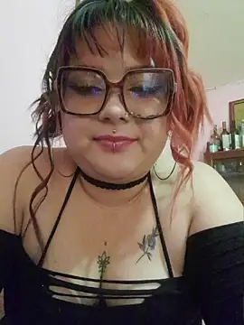 Snapshot of curvy_latina chatting on 07.24.26 curvy latina online show from 07.24.26