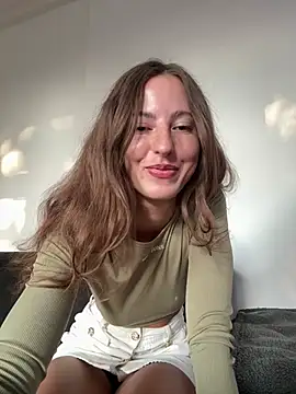 Snapshot of gymgirllaura chatting on 07.15.26 gymgirllaura online show from 07.15.26