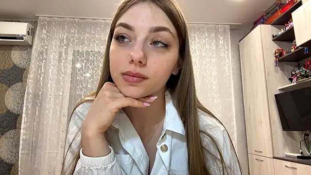 Snapshot of KateLew chatting on 05.31.26 KateLew online show from 05.31.26