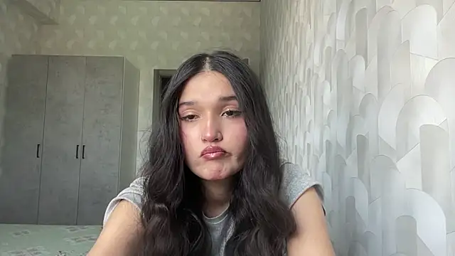 LisetteParajon online show from 06.13.26