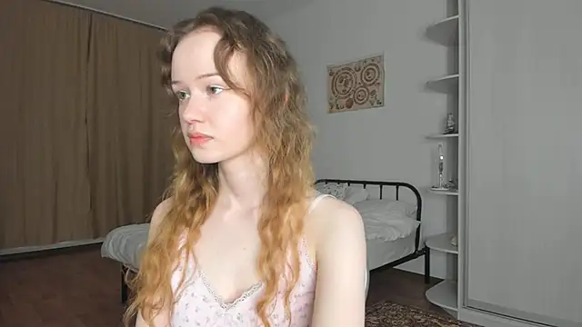 Snapshot of babymolly2 chatting on 06.15.26 babymolly2 online show from 06.15.26