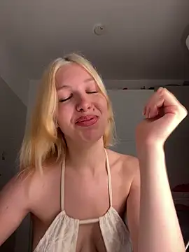 Snapshot of MilaaXOO chatting on 06.26.26 MilaaXOO online show from 06.26.26