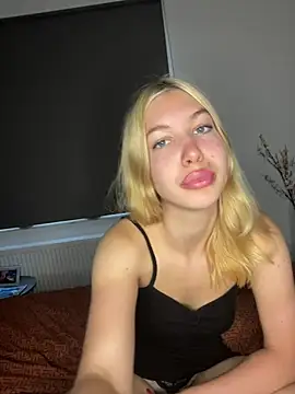 Snapshot of MilaaXOO chatting on 07.14.26 MilaaXOO online show from 07.14.26