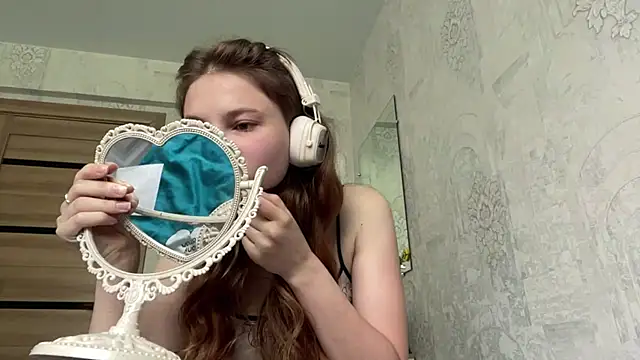 HeIen cute online show from 06.13.26