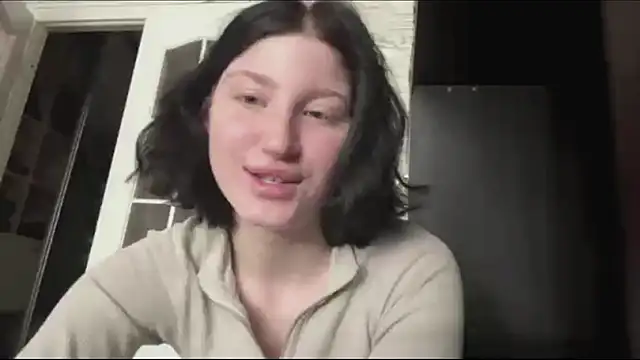 Snapshot of MckenzieOliver chatting on 05.31.26 MckenzieOliver online show from 05.31.26