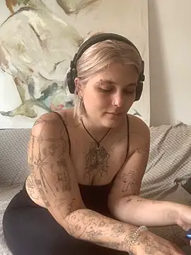 Ella Bloom online show from 06.06.26