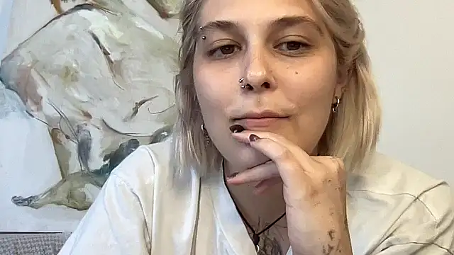 Ella Bloom online show from 07.03.26
