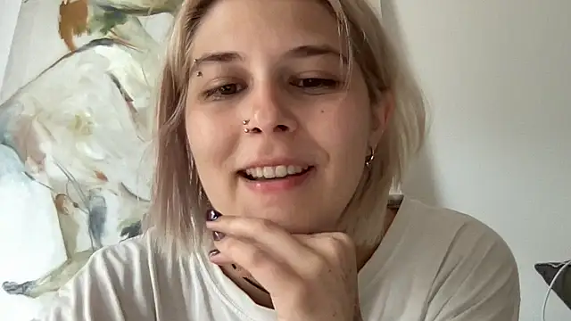 Ella Bloom online show from 07.04.26