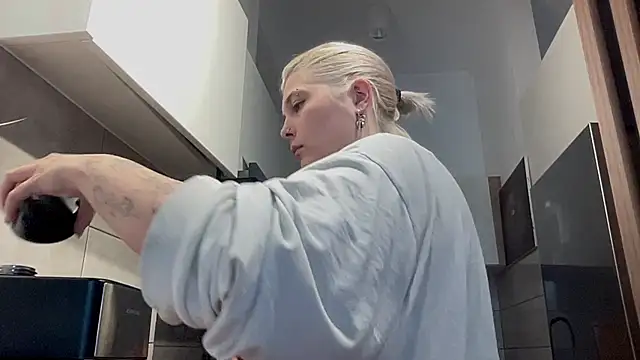 Ella Bloom online show from 07.28.26