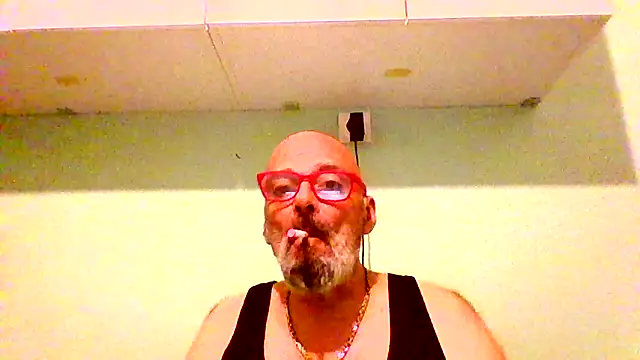 Snapshot of efthimis11 chatting on 05.30.26 efthimis11 online show from 05.30.26