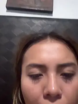 Snapshot of IvannaNou chatting on 05.29.26 IvannaNou online show from 05.29.26
