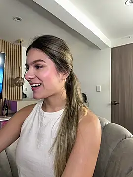 Snapshot of emilyvex chatting on 06.16.26 emilyvex online show from 06.16.26