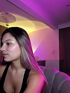 Snapshot of emilyvex chatting on 07.17.26 emilyvex online show from 07.17.26