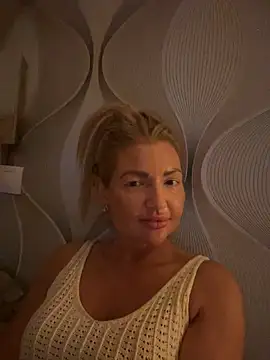 Snapshot of szexicicamica chatting on 05.31.26 szexicicamica online show from 05.31.26
