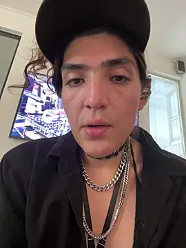 Snapshot of Tr3sL3ch3sss chatting on 07.20.26 Tr3sL3ch3sss online show from 07.20.26