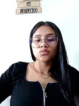 Sofielovee-01 online show from 06.04.26