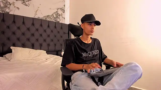 LucasJhonson  online show from 06.10.26