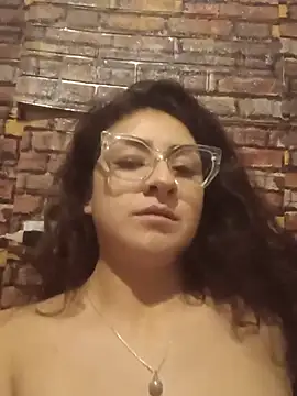 Snapshot of AlondraSa chatting on 06.16.26 AlondraSa online show from 06.16.26