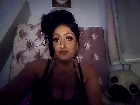 Snapshot of Angeldevlin81 chatting on 06.17.26 Angeldevlin81 online show from 06.17.26