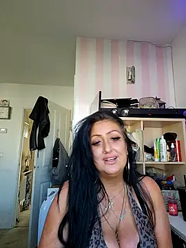 Snapshot of Angeldevlin81 chatting on 06.18.26 Angeldevlin81 online show from 06.18.26