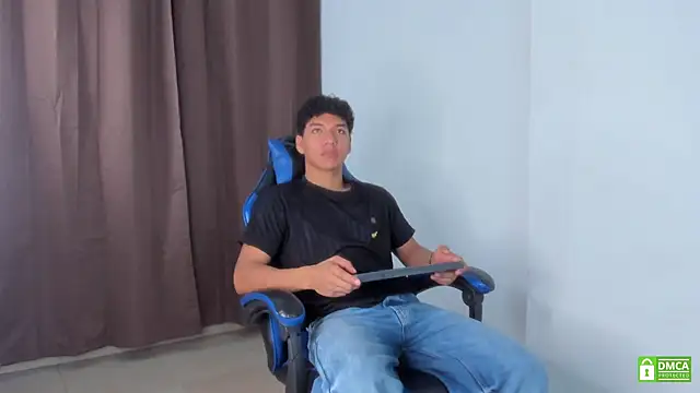 Maximiliano Young online show from 06.11.26