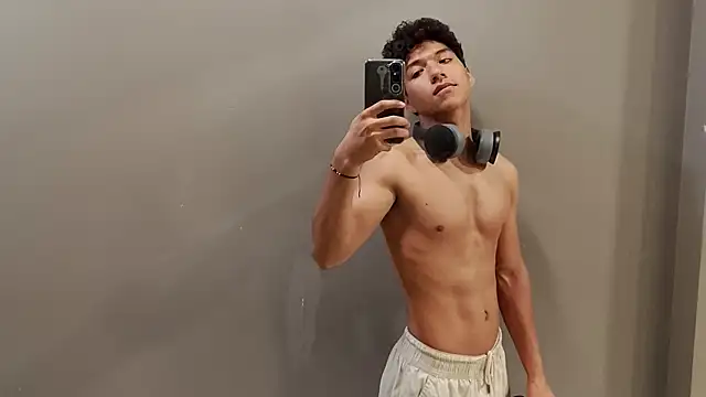 Maximiliano Young online show from 07.20.26