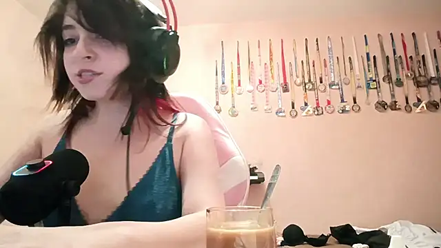 bunnyhoneylovehands online show from 07.04.26