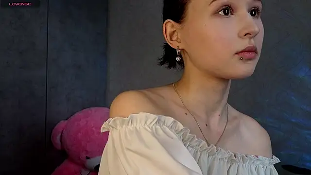 ViviHooser online show from 07.24.26