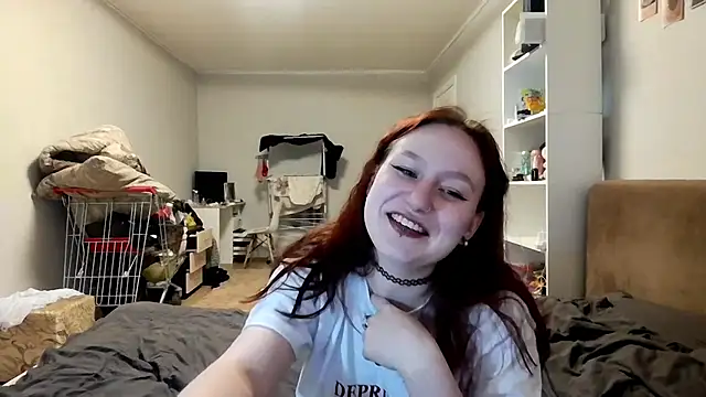 Snapshot of LoiseLovetto chatting on 06.21.26 LoiseLovetto online show from 06.21.26
