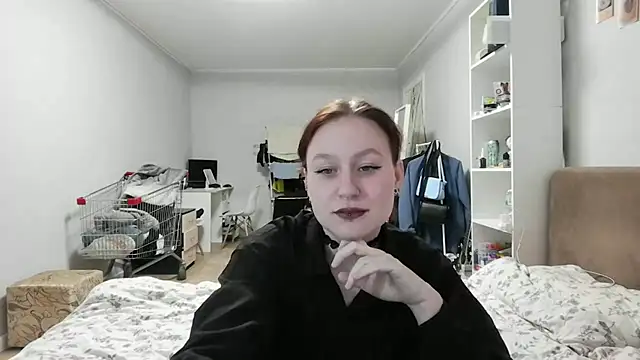 Snapshot of LoiseLovetto chatting on 06.25.26 LoiseLovetto online show from 06.25.26