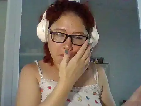Snapshot of bitchychubby chatting on 07.08.26 bitchychubby online show from 07.08.26