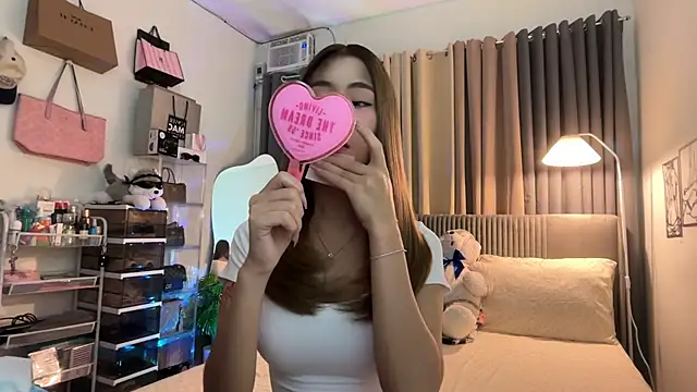 Snapshot of Madylein_Holland chatting on 07.22.26 Madylein Holland online show from 07.22.26