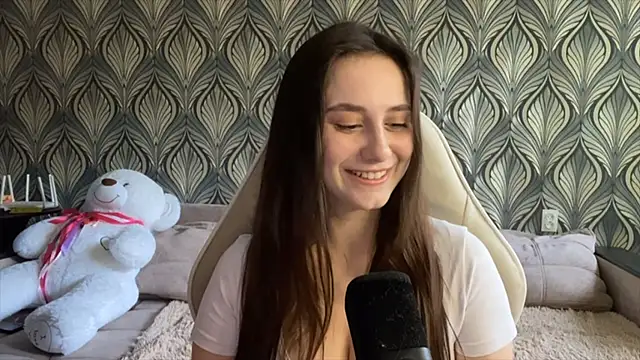 Snapshot of LauriWhitlock chatting on 06.02.26 LauriWhitlock online show from 06.02.26